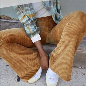 Aerie Women's Groove On Velour Flare Leggings Cozy Tan High-Rise Pants Size S